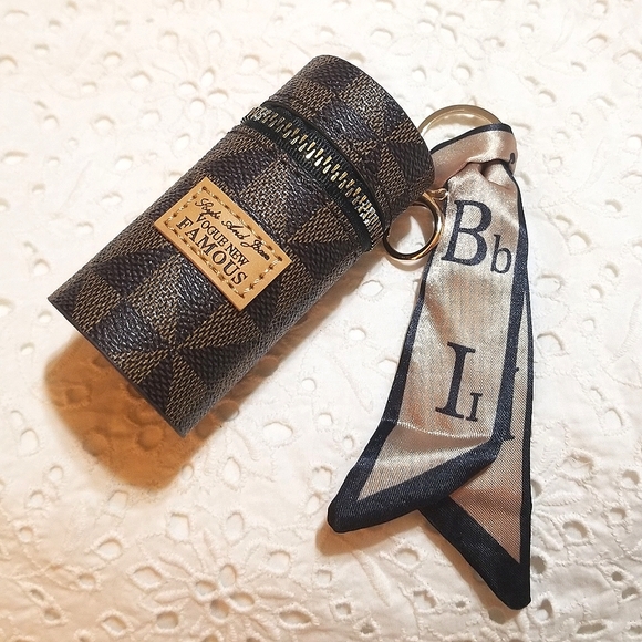 NEW Bucket Makeup Bag Purse Charm Keychain - Picture 6 of 6